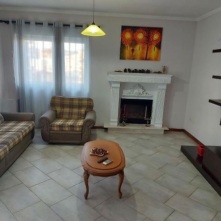 Апартаменти Manka' S Place Тирана Екстер'єр фото