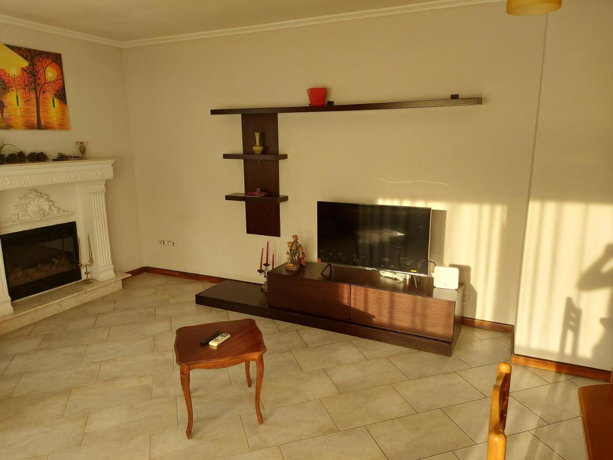 Апартаменти Manka' S Place Тирана Екстер'єр фото